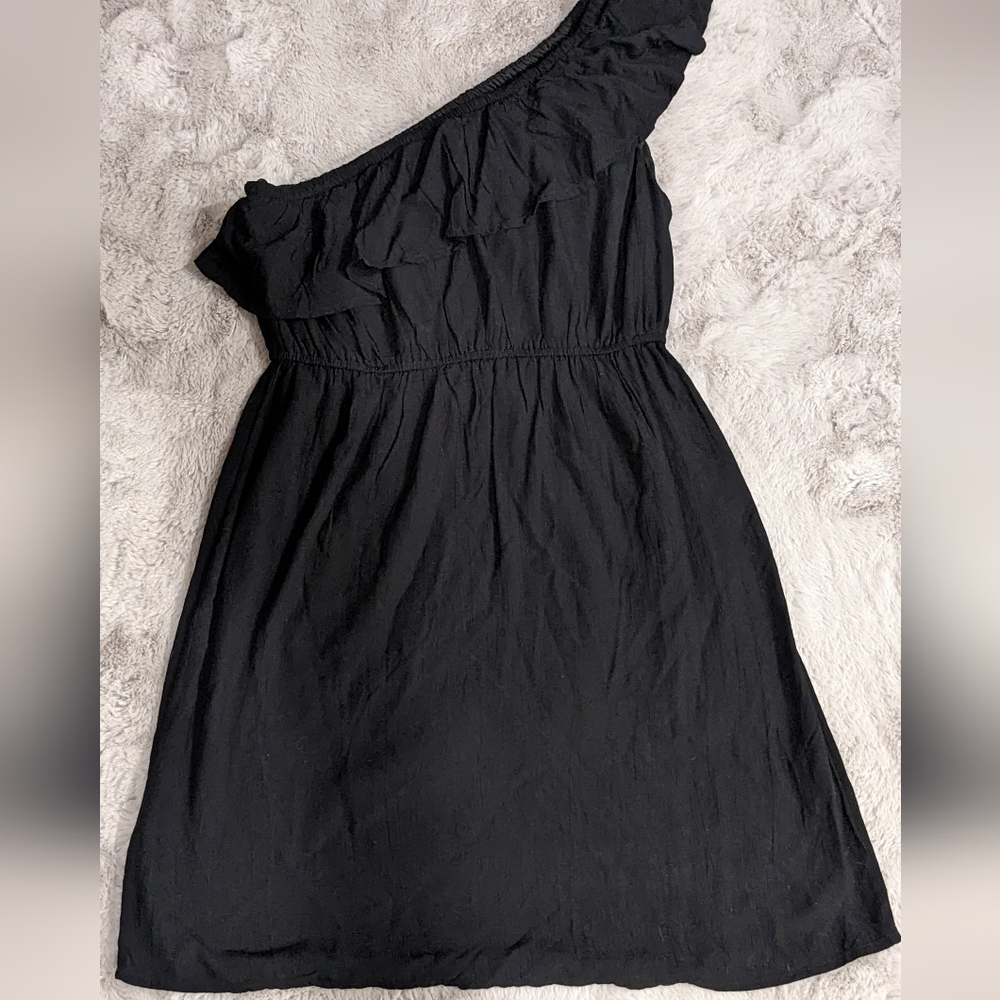 Elegant Black One-Shoulder Dress